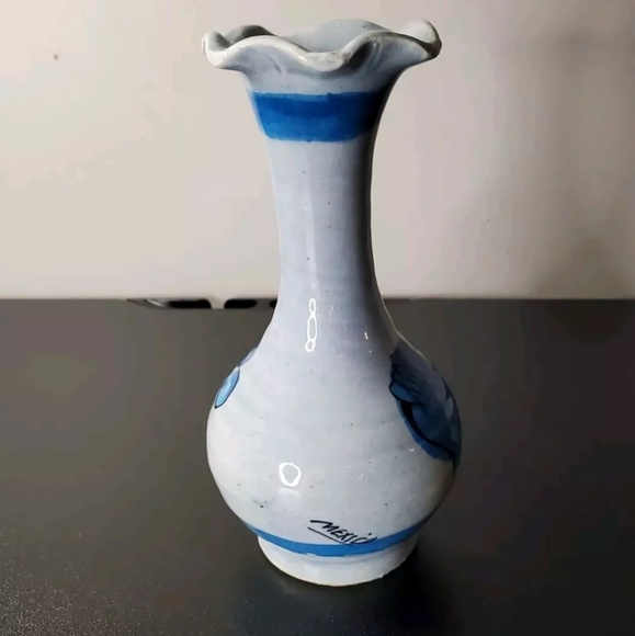 Vintage Tonala Gray and Blue Vase Bird Design Ruffled Rim 6.5 in Tall - Picture 3 of 9